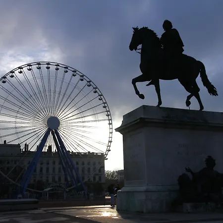 Отель Mihotel Bellecour Лион